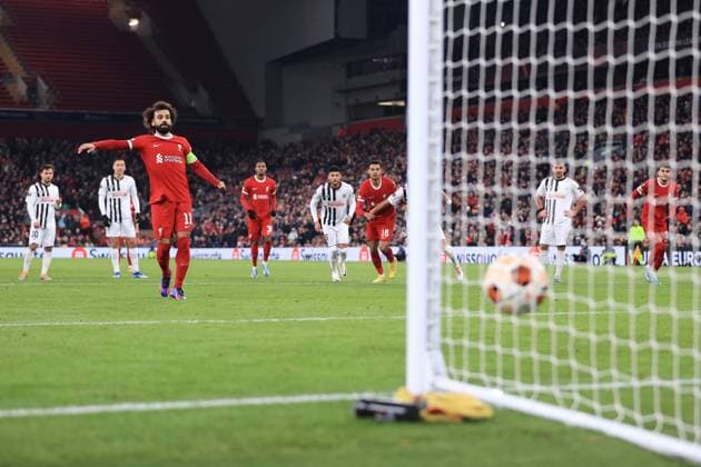 Fußball UEFA Europa League Gruppe E Liverpool v LASK 30. November 2023 UEFA Europa League Gruppe E Liverpool v LASK Mohamed Salah von Liverpool erzielt mit einem Elfmeter das 3. Tor Foto Simon Stacpoole Abseits Liverpool UK  Copyright: xSimonxStacpoolexOffside
