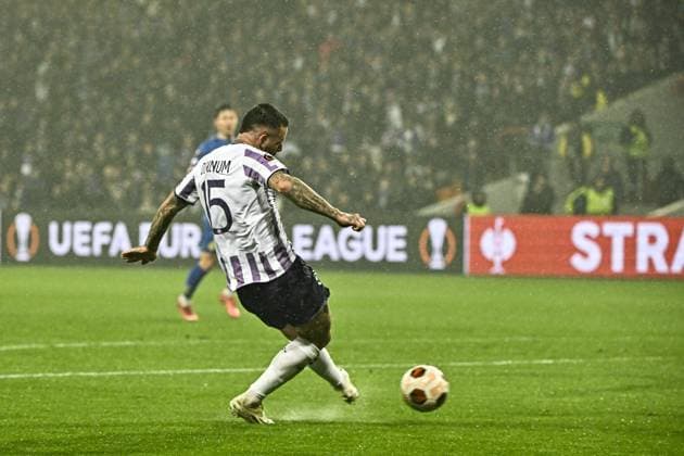 Aron Donnum (tfc) FOOTBALL : Toulouse vs Union St Gilloise - Match 5 Phase de Groupe de la Ligue Europa - Toulouse - 30-11-2023 ThierryBreton Panoramic 