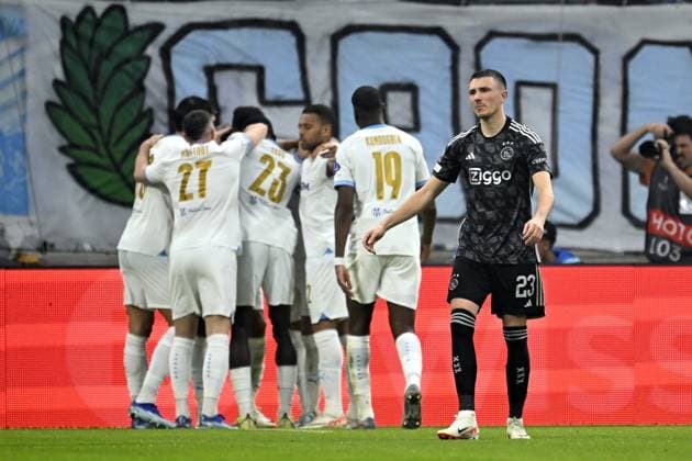 Fußball, EL, Olympique Marseille - Ajax Amsterdam MARSEILLE - Steven Berghuis of Ajax disappointment after the 3-2 during the UEFA Europa League match in group B between Olympique Marseille and Ajax Amsterdam at Stade de Marseille on November 30, 2023 in Marseille, France. ANP OLAF KRAAK UEFA Europa League 2023 24 2023 2024 xVIxANPxSportx xxANPxIVx 485140304 originalFilename: 485140304.jpg