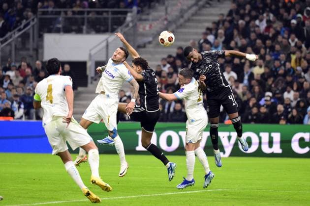 Fußball, EL, Olympique Marseille - Ajax Amsterdam MARSEILLE - (l-r) Jonathan Clauss of Olympique Marseille, Devyne Rensch of Ajax, Jordan Veretout of Olympique Marseille, Jorrel Hato of Ajax during the UEFA Europa League group B match between Olympique Marseille and Ajax Amsterdam at Stade de Marseille on November 30, 2023 in Marseilles, France. ANP OLAF KRAAK UEFA Europa League 2023 24 2023 2024 xVIxANPxSportx xxANPxIVx 485140949 originalFilename: 485140949.jpg