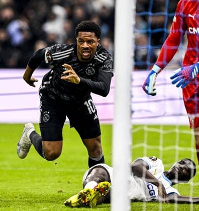 MARSEILLE - Chuba Akpom of Ajax celebrates the 3-3 during the UEFA Europa League group B match between Olympique Marseille and Ajax Amsterdam at Stade de Marseille on November 30, 2023 in Marseille, France. ANP OLAF KRAAK UEFA Europa League 2023 24 2023 2024 xVIxANPxSportx xxANPxIVx 485143153 originalFilename: 485143153.jpg