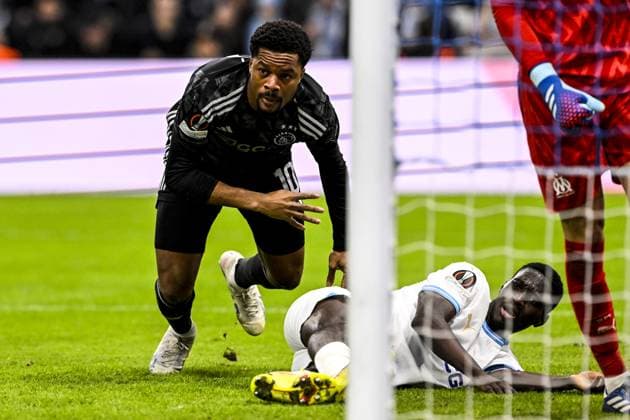MARSEILLE - Chuba Akpom of Ajax celebrates the 3-3 during the UEFA Europa League group B match between Olympique Marseille and Ajax Amsterdam at Stade de Marseille on November 30, 2023 in Marseille, France. ANP OLAF KRAAK UEFA Europa League 2023 24 2023 2024 xVIxANPxSportx xxANPxIVx 485143217 originalFilename: 485143217.jpg