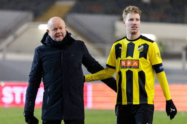 231130 Head coach Per Mathias Hogmo and Samuel Gustafson of BK Häcken look dejected after the UEFA Europa League football match between BK Häcken and Bayer Leverkusen on November 30, 2023 in Gothenburg Photo Michael Erichsen BILDBYRAN COP 89 MI0578 fotboll football soccer fotball uefa europa league bk häcken bayer leverkusen bbeng depp  Copyright: MICHAELxERICHSEN BB231130MI077