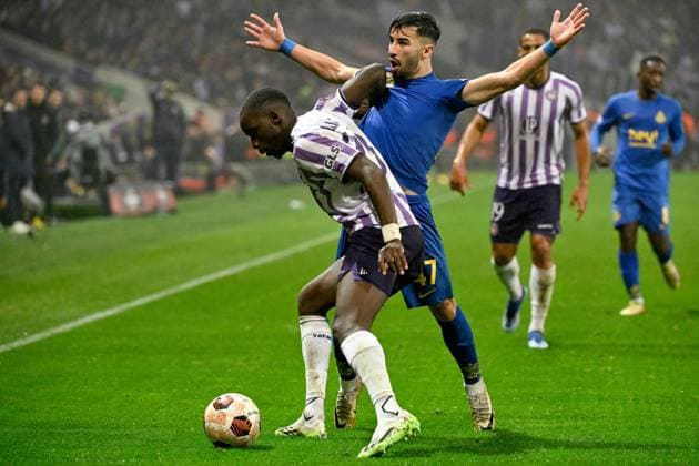 Toulouse s Moussa Diarra and Union s Mohamed Amoura fight for the ball during a soccer game French Toulouse FC and between Belgian Royale Union Saint Gilloise, on day 5 of the group phase of the UEFA Europa League competition, in group E, on Thursday 30 November 2023 in Toulouse, France. LAURIExDIEFFEMBACQ  x81204440x