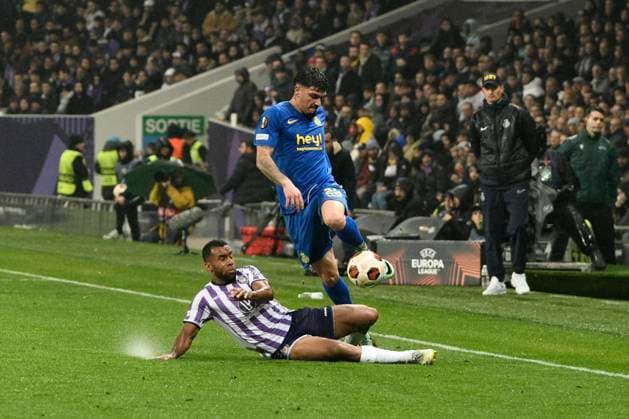 Cameron PUERTAS (USG) et Cristian Sleiker CASSERES YEPES JR. (TFC) Match Toulouse Football Club vs. Union Saint-Gilloise de la phase de groupes de l™UEFA Europa League au Stadium de Toulouse, le 30 Novembre 2023. FOOTBALL : Toulouse Football Club vs. Union Saint Gilloise - Europa League ValentinaClaret Panoramic 