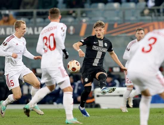 SOCCER - UEFA EL, Sturm vs Czestochowa GRAZ,AUSTRIA,30.NOV.23 - SOCCER - UEFA Europa League, group stage, SK Sturm Graz vs Rakow Czestochowa. Image shows Vladislav Kochergin (Czestochowa) and Alexander Prass (Sturm).  GEPAxpictures xHansxOberlaender