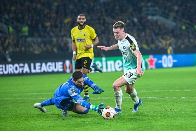 28 Evan Ferguson of Brighton & Hove Albion competing with 1 Cican Stankovic of AEK FC during the UEFA Europa League, Group B match between AEK FC and Brighton & Hove Albion at Opap Arena on November 30, 2023, in Athens, Greece.  Copyright: xStefanosxKyriazis IPAxSportx xipx xx IPA_41967377 IPA_Agency_IPA41967377