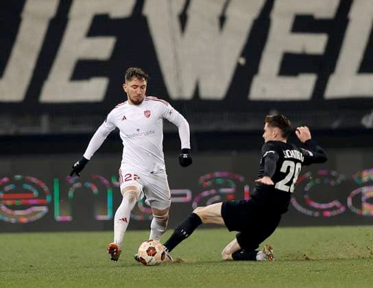 SOCCER - UEFA EL, Sturm vs Czestochowa GRAZ,AUSTRIA,30.NOV.23 - SOCCER - UEFA Europa League, group stage, SK Sturm Graz vs Rakow Czestochowa. Image shows Deian Sorescu (Czestochowa) and David Schnegg (Sturm).  GEPAxpictures xHansxOberlaender