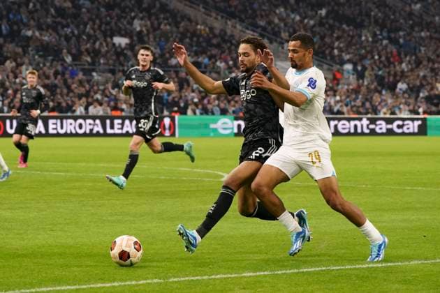 Iliman Ndiaye (Olympique de Marseille) - Devyne Rensch (Ajax) FOOTBALL : Olympique de Marseille vs Ajax d™Amsterdam - Europa League - Phase de groupe - Marseille - 30 11 2023 NorbertScanella Panoramic 