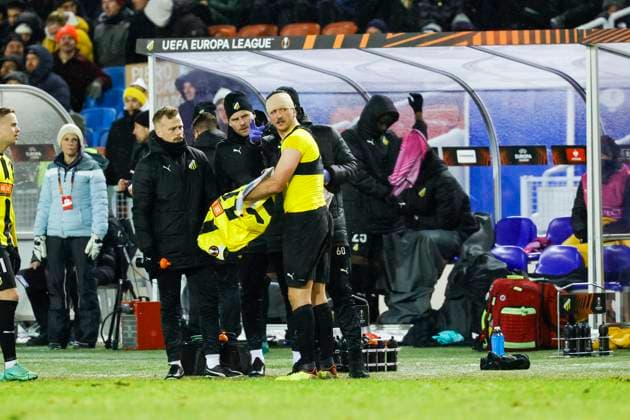 GÖTEBORG 20231130 Häckens Even Hovland is injured after a collision with Leverkusens Adam Hlozek during Thursdays Europa League group H football match between BK Häcken and Bayer Leverkusen from Germany at Gamla Ullevi GÖTEBORG SWEDEN x9200x  Copyright: xAdamxIhse TTx EUROPA LEAGUE HÄCKEN-LEVERKUSEN