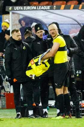 GÖTEBORG 20231130 Häckens Even Hovland is injured after a collision with Leverkusens Adam Hlozek during Thursdays Europa League group H football match between BK Häcken and Bayer Leverkusen from Germany at Gamla Ullevi GÖTEBORG SWEDEN x9200x  Copyright: xAdamxIhse TTx EUROPA LEAGUE HÄCKEN-LEVERKUSEN