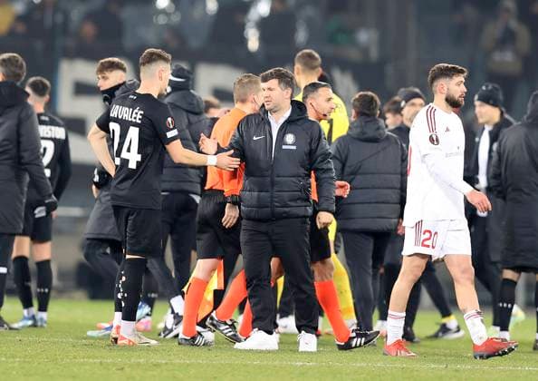 SOCCER - UEFA EL, Sturm vs Czestochowa GRAZ,AUSTRIA,30.NOV.23 - SOCCER - UEFA Europa League, group stage, SK Sturm Graz vs Rakow Czestochowa. Image shows Dimitri Lavalee and sporting director Andreas Schicker (Sturm).  GEPAxpictures xHansxOberlaender