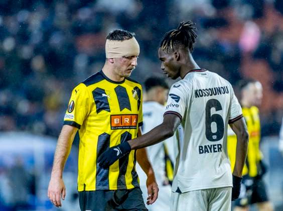 Leverkusen s Odilon Kossounou and Häcken s Even Hovland during Thursday s football match in the Europa League group H between BK Häcken and Bayer Leverkusen from Germany at Gamla Ullevi, Gothenburg on November 30, 2023 GÖTEBORG SVERIGE x9200x  Copyright: xAdamxIhse TTx EUROPA LEAGUE HÄCKEN-LEVERKUSEN