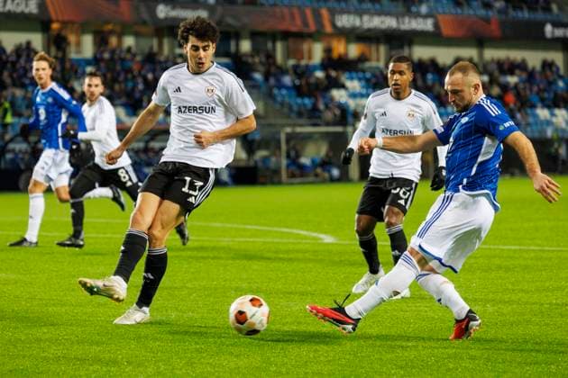 Europa League i fotball 2023: Molde - Qarabag (2-2) Molde 20231130. Moldes Veton Berisha (th) og Bahlul Mustafazade under Europa League kampen i fotball mellom Molde og Qarabag pa Aker Stadion. Foto: Svein Ove Ekornesvag NTB Molde Norge EDITORIAL USE ONLY. RESTRICTED USE FOR BETTING COMPANIES Ref:_SPOaoiHgtrbgVk.jpg  Copyright: xSveinxOvexEkornesvagx xNTBx