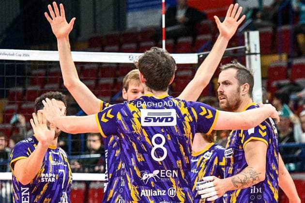 The Powervolleys Düren team celebrates a point, celebrate the point, celebration, action, action, 30 11 2023, Düren Germany, Volleyball, CEV Cup, SWD Powervolleys Düren OK Strumica xmhx