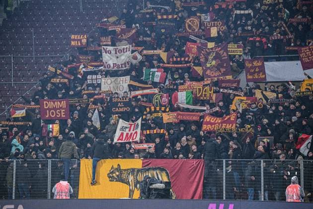 Geneve, Switzerland, 30.11.23: Fans of Roma in the clubhouse turn before the Europa League group stage match between Servette FC and AS Roma at Stade de Geneve in Geneve, Switzerland Soccer (Cristiano Mazzi SPP) Copyright: xCristianoxMazzix xSPPx spp-en-CrMaSp-CM1_1922