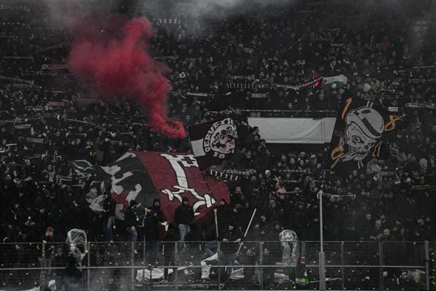 Geneve, Switzerland, 30.11.23: Fans of Servette in the clubhouse turn before the Europa League group stage match between Servette FC and AS Roma at Stade de Geneve in Geneve, Switzerland Soccer (Cristiano Mazzi SPP) Copyright: xCristianoxMazzix xSPPx spp-en-CrMaSp-CM1_2004