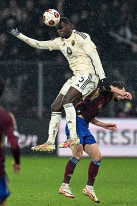 Geneve, Switzerland, 30.11.23: Evan Ndicka (5 Roma) during the Europa League group stage match between Servette FC and AS Roma at Stade de Geneve in Geneve, Switzerland Soccer (Cristiano Mazzi SPP) Copyright: xCristianoxMazzix xSPPx spp-en-CrMaSp-CM2_3292