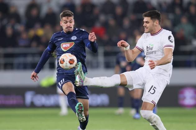 TSC BACKA TOPOLA vs WEST HAM MILOS PANTOVIC vs KONSTANTINOS MAVROPANOS football TSC Backa Topola vs West Ham UEFA Europa league TSC arena stadium, Backa Topola, Serbia 30.11.2023 Foto: FOOTBALL, UEFA EUROPA LEAGUE, TSC BACKA TOPOLA, West Ham Backa Topola TSC Arena Serbia Copyright: xMarkoxMetlas xMNxPressx