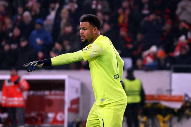 Freiburg, Germany 30 November 2023 Europa League 2023 2024 SC Freiburg vs Olympiakos Piraeus In the picture goalkeeper Noah Atubolu SC Freiburg gestures on the pitch Europa Park Stadion Baden Württemberg Copyright: xFotostandx xHettichx