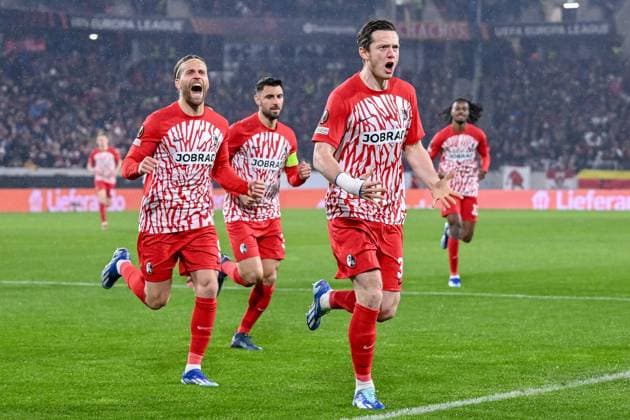 30 11 2023, Freiburg, Germany, Stadion am Wolfswinkel, SC Freiburg vs Olympiakos Piraeus UEFA Europa League 2023 24 Group A, Michael Gregoritsch SC Freiburg goal celebration, cheers after his goal for 1 0 Photo H Langer Freiburg Stadion am Wolfswinkel Germany  541_SCFOLY20231130_146 Langer-541
