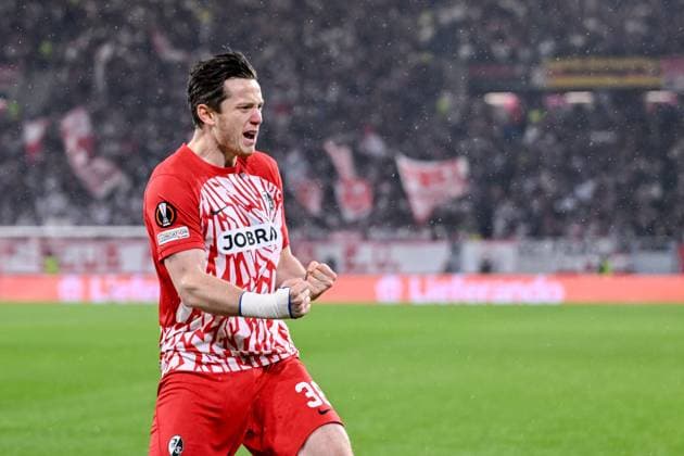 30 11 2023, Freiburg, Germany, Stadion am Wolfswinkel, SC Freiburg vs Olympiakos Piraeus UEFA Europa League 2023 24 Group A, Michael Gregoritsch SC Freiburg goal celebration, cheers after his goal for 1 0 Photo H Langer Freiburg Stadion am Wolfswinkel Germany  541_SCFOLY20231130_147 Langer-541