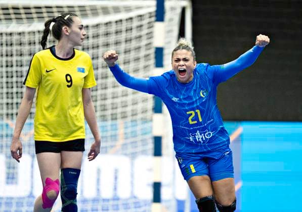 Adriana Cardoso de Castro from Brazil jubilates during the IHF World Womens Handball Championship match between Kazakhstan and Brazil in the preliminary Group G in Arena Nord in Frederikshavn, Denmark on Friday , December 1, 2023 , Frederikshavn Jylland Denmark  Copyright: HenningxBagger HenningxBaggerx COP14744 spdk20231201-183515-L