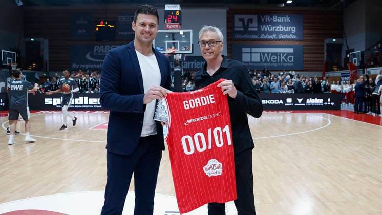 Picture Award for national coach Gordon Herbert r , Kresimir Loncar Manager Sport, Scouting and Team Organization, Wuerzburg Baskets l 01 12 2023, Basketball, BBL, Wuerzburg Baskets Rasta Vechta, GER, Wuerzburg, tectake Arena Copyright: HMBxMedia xHeikoxBecker