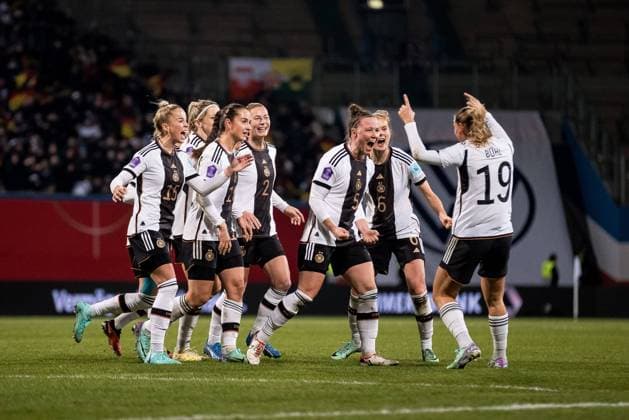 UEFA Womens Nations League, Germany Denmark 1 12 2023 Cheers for 2 0 by Marina Hegering Germany, 5 UEFA Womens Nations League, Germany Denmark, Rostock, Ostseestadion on 1 12 2023 Copyright: xBEAUTIFULxSPORTS Wunderlx