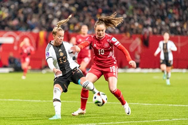 Rostock, Germany 01 December 2023 Womens Nation League 2023 2024 Germany vs Denmark In the picture From left in the duel Giulia Gwinn Germany and Janni Thomsen Denmark Copyright: xFotostandx xVoelkerx
