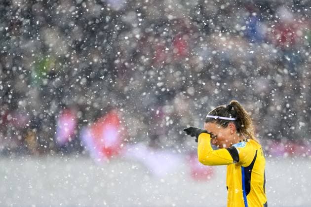 Sport Themen der Woche KW48 Sport Bilder des Tages 231201 Kosovare Asllani of Sweden looks dejected during the UEFA Women s Nations League football match between Switzerland and Sweden on December 1, 2023 in Lucerne. Photo: Ludvig Thunman BILDBYRAN kod LT LT0564 fotboll football soccer fotball nations league uefa womens nations league switzerland schweiz sverige sweden dam bbeng depp *** 231201 Kosovare Asllani of Sweden looks dejected during the UEFA Women s Nations League football match between Switzerland and Sweden on December 1, 2023 in Lucerne Photo Ludvig Thunman BILDBYRAN code LT LT0564 fotboll football soccer fotball nations league uefa womens nations league switzerland schweiz sverige sweden dam bbeng depp  Copyright: LUDVIGxTHUNMAN BB231201LT114