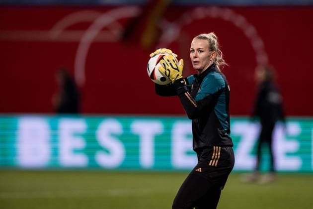 UEFA Womens Nations League, Germany Denmark 1 12 2023 Merle Frohms Germany, 1 in the warm-up UEFA Womens Nations League, Germany Denmark, Rostock, Ostseestadion on 1 12 2023 Copyright: xBEAUTIFULxSPORTS Wunderlx