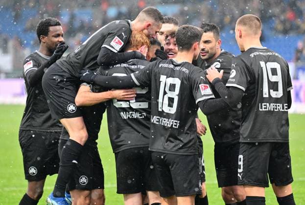 02 12 2023 Soccer Season 2023 2024 2 Soccer Bundesliga 15 Matchday BTSV Eintracht Braunschweig SpVgg Greuther Fürth Kleeblatt Sportfoto Zink xwoxzix DFL regulations prohibit any use of photographs as image sequences and or quasi video only for editorial use Torjubel Jubel Freude nach Treffer Torschuß zum 0 1 durch Julian Green 37, SpVgg Greuther Fürth