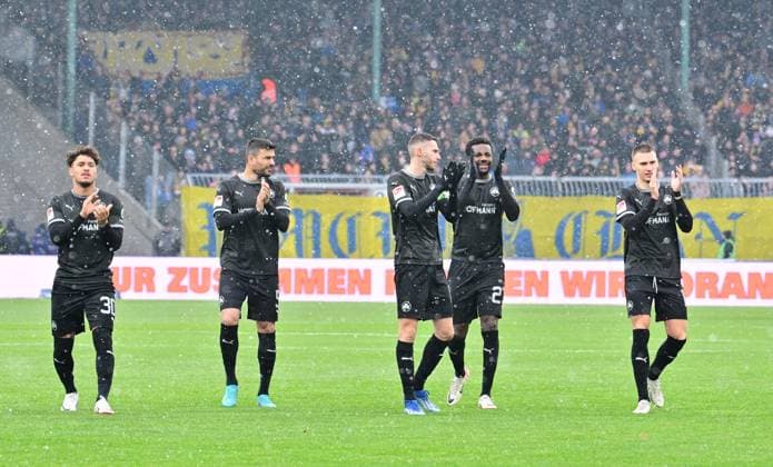 02 12 2023 Soccer Season 2023 2024 2 Soccer Bundesliga 15 Matchday BTSV Eintracht Braunschweig SpVgg Greuther Fürth Kleeblatt Sportfoto Zink MeZi xmexzix DFL regulations prohibit any use of photographs as image sequences and or quasi video only for editorial use from left Armindo Sieb 30, SpVgg Greuther Fürth Oussama Haddadi 5, SpVgg Greuther Fürth Branimir Hrgota 10 SpVgg Greuther Fürth Gideon Jung 23, SpVgg Greuther Fürth Tim Lemperle 19, SpVgg Greuther Fürth