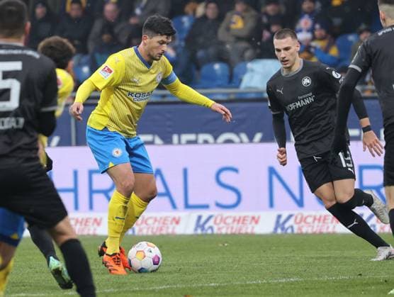 Eintracht Braunschweig vs SpVgg Greuther Fürth Braunschweig, 02 12 2023, Football, Season 23 24, 2 Bundesliga, Matchday 15, Eintracht Braunschweig vs SpVgg Greuther Fürth, Picture shows Jannis Nikolaou BTSV, 4 Braunschweig