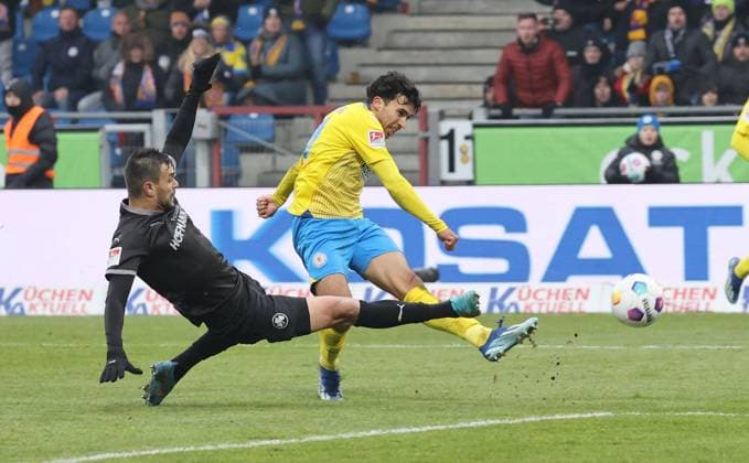 Eintracht Braunschweig vs SpVgg Greuther Fürth Braunschweig, 02 12 2023, Football, Season 23 24, 2 Bundesliga, Matchday 15, Eintracht Braunschweig vs SpVgg Greuther Fürth, Picture shows Johan Gomez BTSV, 44 Braunschweig