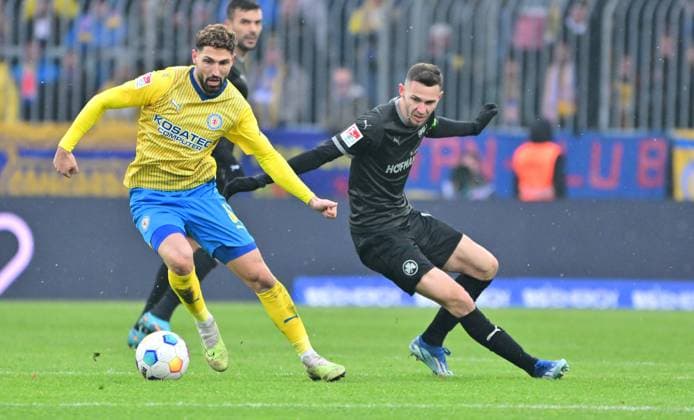 02 12 2023 Soccer Season 2023 2024 2 Soccer Bundesliga 15 Matchday BTSV Eintracht Braunschweig SpVgg Greuther Fürth Kleeblatt Sportfoto Zink xwoxzix DFL regulations prohibit any use of photographs as image sequences and or quasi video only for editorial use Fabio Kaufmann 37, Eintracht Braunschweig BTSV EBS Branimir Hrgota 10 SpVgg Greuther Fürth