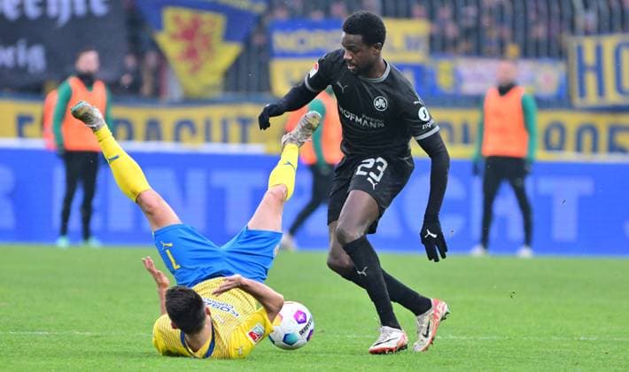 02 12 2023 Soccer Season 2023 2024 2 Soccer Bundesliga 15 Matchday BTSV Eintracht Braunschweig SpVgg Greuther Fürth Kleeblatt Sportfoto Zink xwoxzix DFL regulations prohibit any use of photographs as image sequences and or quasi video only for editorial use Maurice Multhaup 7, Eintracht Braunschweig BTSV EBS Gideon Jung 23, SpVgg Greuther Fürth