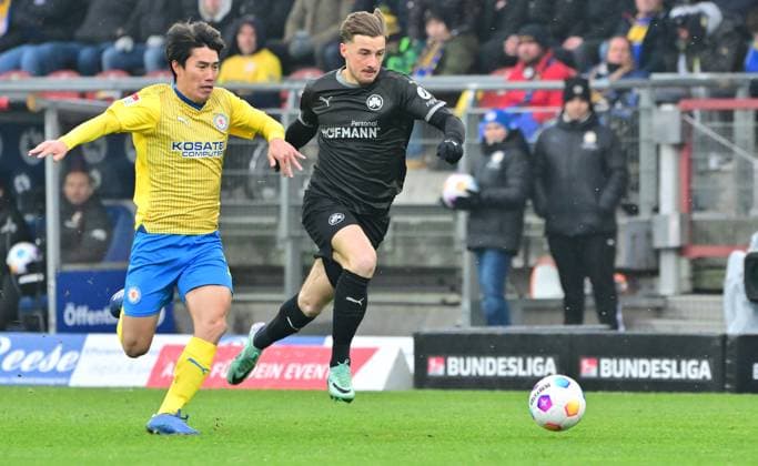 02 12 2023 Soccer Season 2023 2024 2 Soccer Bundesliga 15 Matchday BTSV Eintracht Braunschweig SpVgg Greuther Fürth Kleeblatt Sportfoto Zink xwoxzix DFL regulations prohibit any use of photographs as image sequences and or quasi video only for editorial use Keita Endo 8, Eintracht Braunschweig BTSV EBS Lukas Petkov 16, SpVgg Greuther Fürth