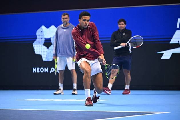 2023 Next Gen ATP, Tennis Herren Finals - Jeddah Arthur Fils (FRA) with his coaches Sergei Bruguera and Sebastien Grosjean during his practice at the 2023 Next Gen ATP Finals in Jeddah, SAUDI ARABIA, on December 2, 2023. Photo by Corinne Dubreuil ABACAPRESS.COM Jeddah Saudi Arabia  Copyright: xDubreuilxCorinne ABACAx
