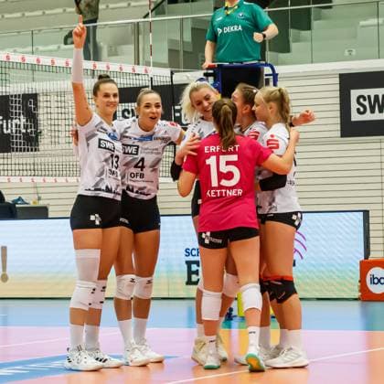 Cheering, celebration at Schwarz Weiss Erfurt about the victory, 02 12 2023, Erfurt Germany , Volleyball, 2 Bundesliga Women Pro, Schwarz Weiss Erfurt Skurios Volleys Borken xprx