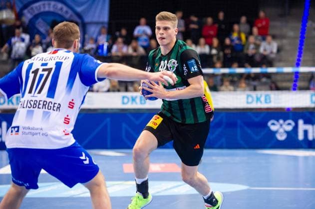 Martin Hanne TSV Hannover Burgdorf, 42 vs Samuel Roethlisberger TVB Stuttgart, 17 TVB Stuttgart Hannover Burgdorf, Sport, Handball, 2023 2024, Liqui Moly Handball Bundesliga, 02 12 2023, Stuttgart Porsche Arena , DEU TVB Stuttgart Hannover Burgdorf, 02 12 2023, Stuttgart Porsche Arena , DEU Stuttgart Copyright: xSandyxDinkelackerx EP_SDR