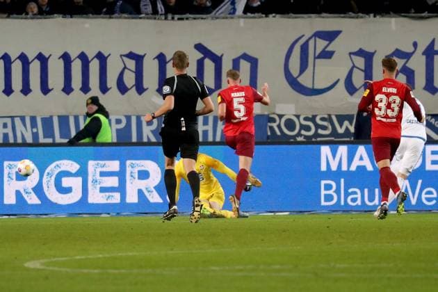 02 12 2023, xgox, Fussball 2 Bundesliga, 1 FC Magdeburg 1 FC Kaiserslautern emspor, v l Luc Castaignos 1 FC Magdeburg scores the goal 1 0 DFL DFB REGULATIONS PROHIBIT ANY USE OF PHOTOGRAPHS as IMAGE SEQUENCES and or QUASI VIDEO Magdeburg