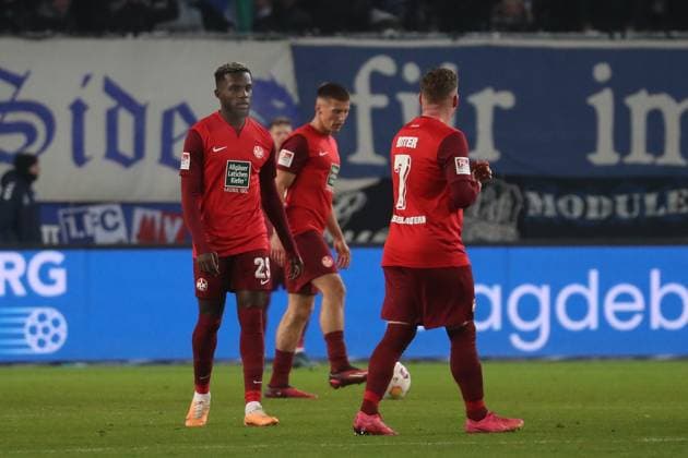 02 12 2023, xgox, Fussball 2 Bundesliga, 1 FC Magdeburg 1 FC Kaiserslautern emspor, v l Richmond Tachie 1 FC Kaiserslautern Marlon Ritter 1 FC Kaiserslautern Enttäuscht enttaeuscht traurig frustriert DFL DFB REGULATIONS PROHIBIT ANY USE OF PHOTOGRAPHS as IMAGE SEQUENCES and or QUASI VIDEO Magdeburg