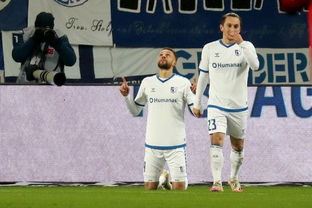 02 12 2023, xgox, Fußball 2 Bundesliga, 1 FC Magdeburg 1 FC Kaiserslautern emspor, v l Torjubel nach dem Tor zum celebrating the goal celebrate 1 0 durch Luc Castaignos 1 FC Magdeburg DFL DFB REGULATIONS PROHIBIT ANY USE OF PHOTOGRAPHS as IMAGE SEQUENCES and or QUASI VIDEO Magdeburg