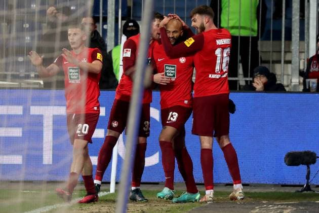 02 12 2023, xgox, Fussball 2 Bundesliga, 1 FC Magdeburg 1 FC Kaiserslautern emspor, v l Torjubel nach dem Tor zum celebrating the goal celebrate 1 1 Terrence Boyd 1 FC Kaiserslautern DFL DFB REGULATIONS PROHIBIT ANY USE OF PHOTOGRAPHS as IMAGE SEQUENCES and or QUASI VIDEO Magdeburg