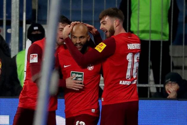 02 12 2023, xgox, Fussball 2 Bundesliga, 1 FC Magdeburg 1 FC Kaiserslautern emspor, v l Torjubel nach dem Tor zum celebrating the goal celebrate 1 1 Terrence Boyd 1 FC Kaiserslautern DFL DFB REGULATIONS PROHIBIT ANY USE OF PHOTOGRAPHS as IMAGE SEQUENCES and or QUASI VIDEO Magdeburg