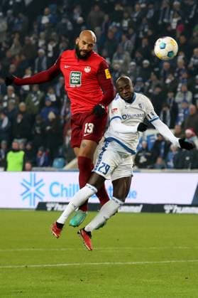 02 12 2023, xgox, Fussball 2 Bundesliga, 1 FC Magdeburg 1 FC Kaiserslautern emspor, v l Terrence Boyd 1 FC Kaiserslautern Amara Conde 1 FC Magdeburg Zweikampf, Aktion, action, battle for the ball DFL DFB REGULATIONS PROHIBIT ANY USE OF PHOTOGRAPHS as IMAGE SEQUENCES and or QUASI VIDEO Magdeburg