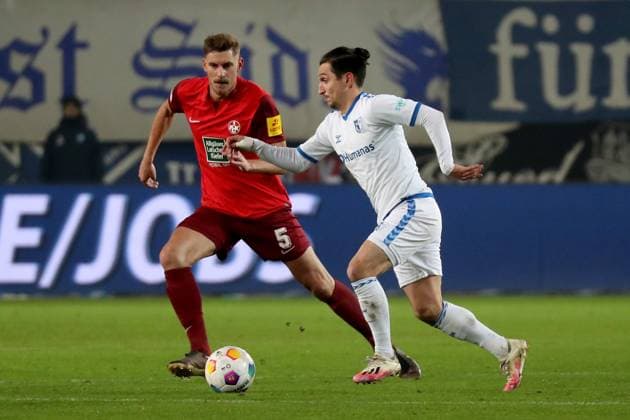 02 12 2023, xgox, Fussball 2 Bundesliga, 1 FC Magdeburg 1 FC Kaiserslautern emspor, v l Kevin Kraus 1 FC Kaiserslautern Baris Atik 1 FC Magdeburg Zweikampf, Aktion, action, battle for the ball DFL DFB REGULATIONS PROHIBIT ANY USE OF PHOTOGRAPHS as IMAGE SEQUENCES and or QUASI VIDEO Magdeburg
