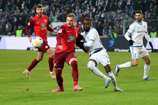 02 12 2023, xgox, Fussball 2 Bundesliga, 1 FC Magdeburg 1 FC Kaiserslautern emspor, v l Marlon Ritter 1 FC Kaiserslautern Silas Gnaka 1 FC Magdeburg Zweikampf, Aktion, action, battle for the ball DFL DFB REGULATIONS PROHIBIT ANY USE OF PHOTOGRAPHS as IMAGE SEQUENCES and or QUASI VIDEO Magdeburg